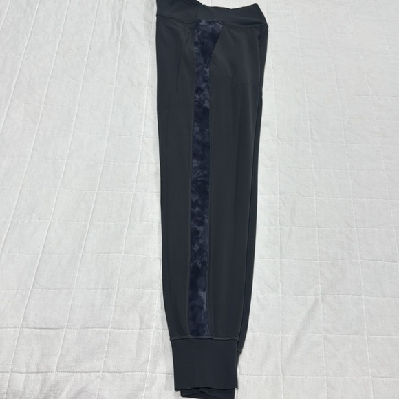 Lululemon Align Joggers - Picture 12 of 13